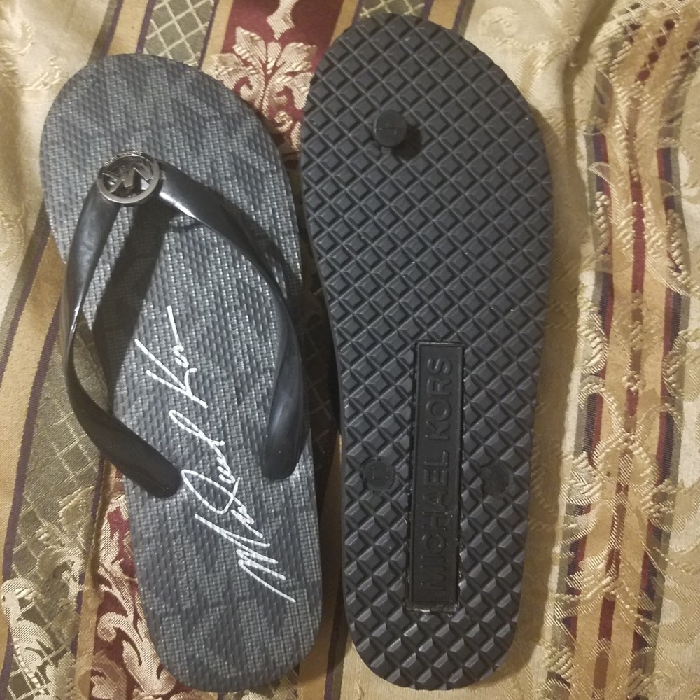 Micheal Kors flip flops